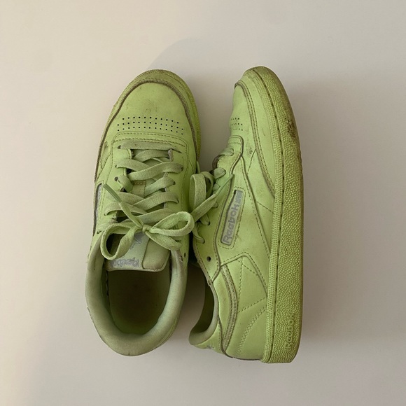 Light green reeboks - Picture 2 of 2